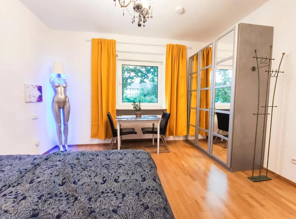 Modernes Zimmer Am Park Mit Garten, Huehner & Enten Mnichov