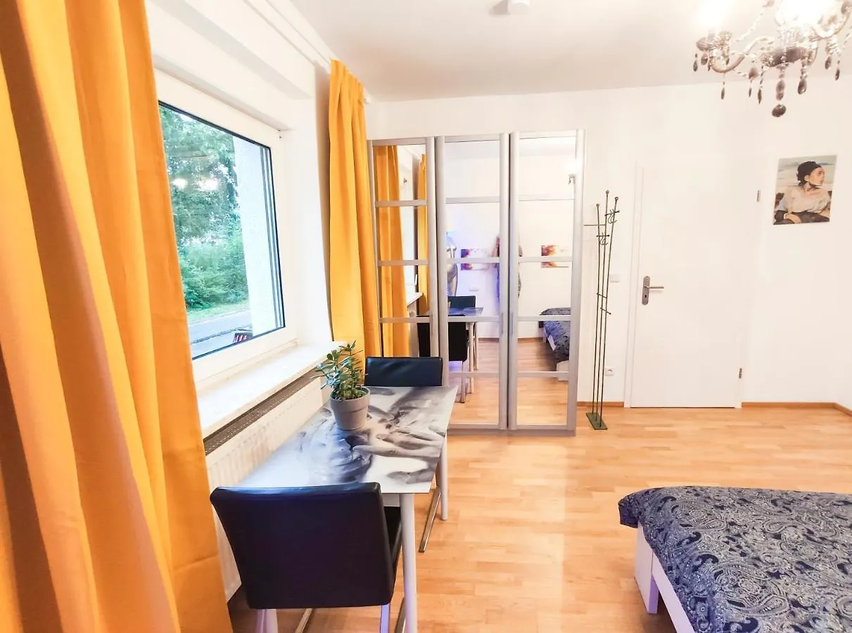 Modernes Zimmer Am Park Mit Garten, Huehner & Enten Mnichov 0*,  Německo