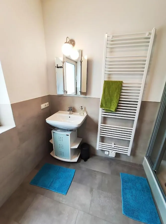 Ubytování v soukromí Modernes Zimmer Am Park Mit Garten, Huehner & Enten Mnichov Německo