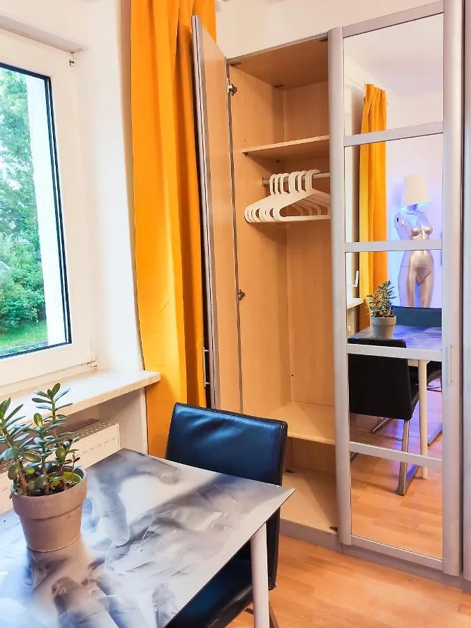 Modernes Zimmer Am Park Mit Garten, Huehner & Enten Mnichov Ubytování v soukromí
