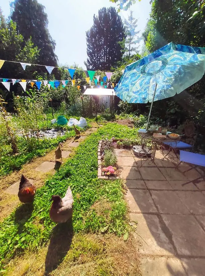 Privatunterkunft Modernes Zimmer am Park mit Garten, Hühner&Enten München
