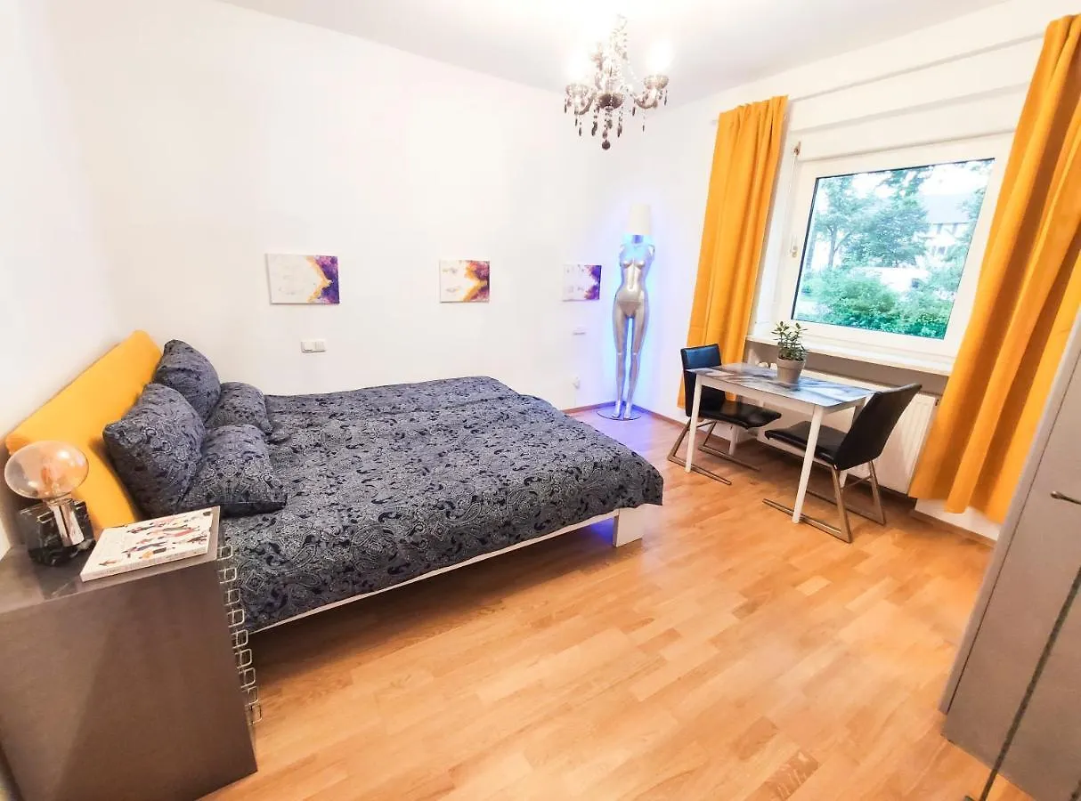 Modernes Zimmer am Park mit Garten, Hühner&Enten München 0*,  Deutschland