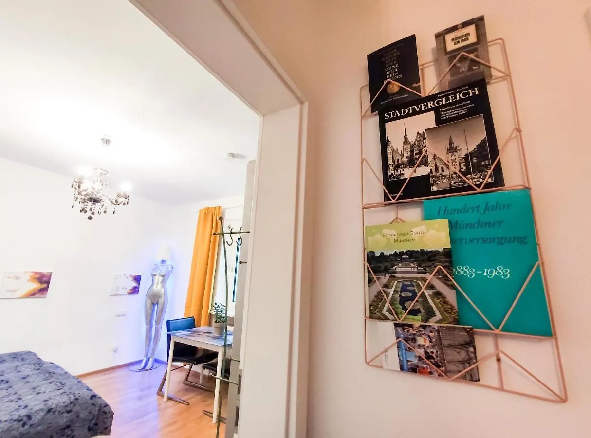 Modernes Zimmer am Park mit Garten, Hühner&Enten München Privatunterkunft